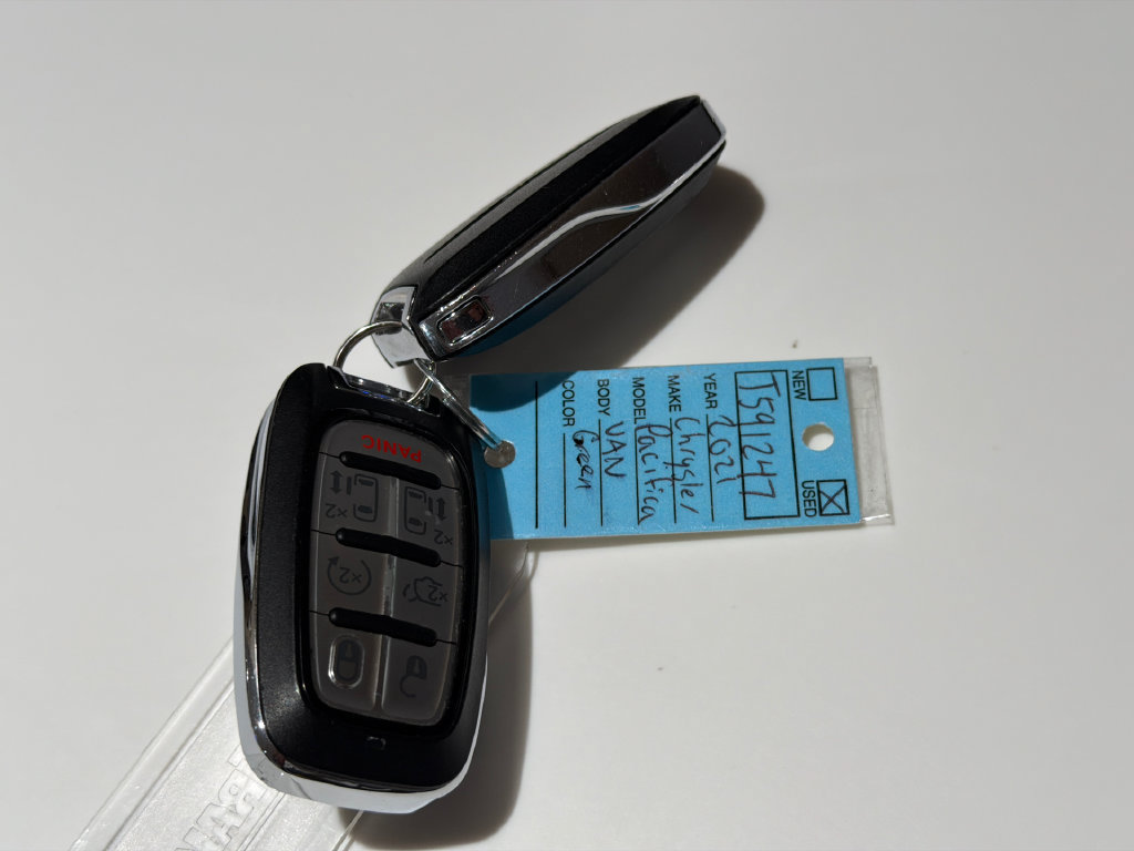 Used 2021 Chrysler Pacifica Touring FWD image 34