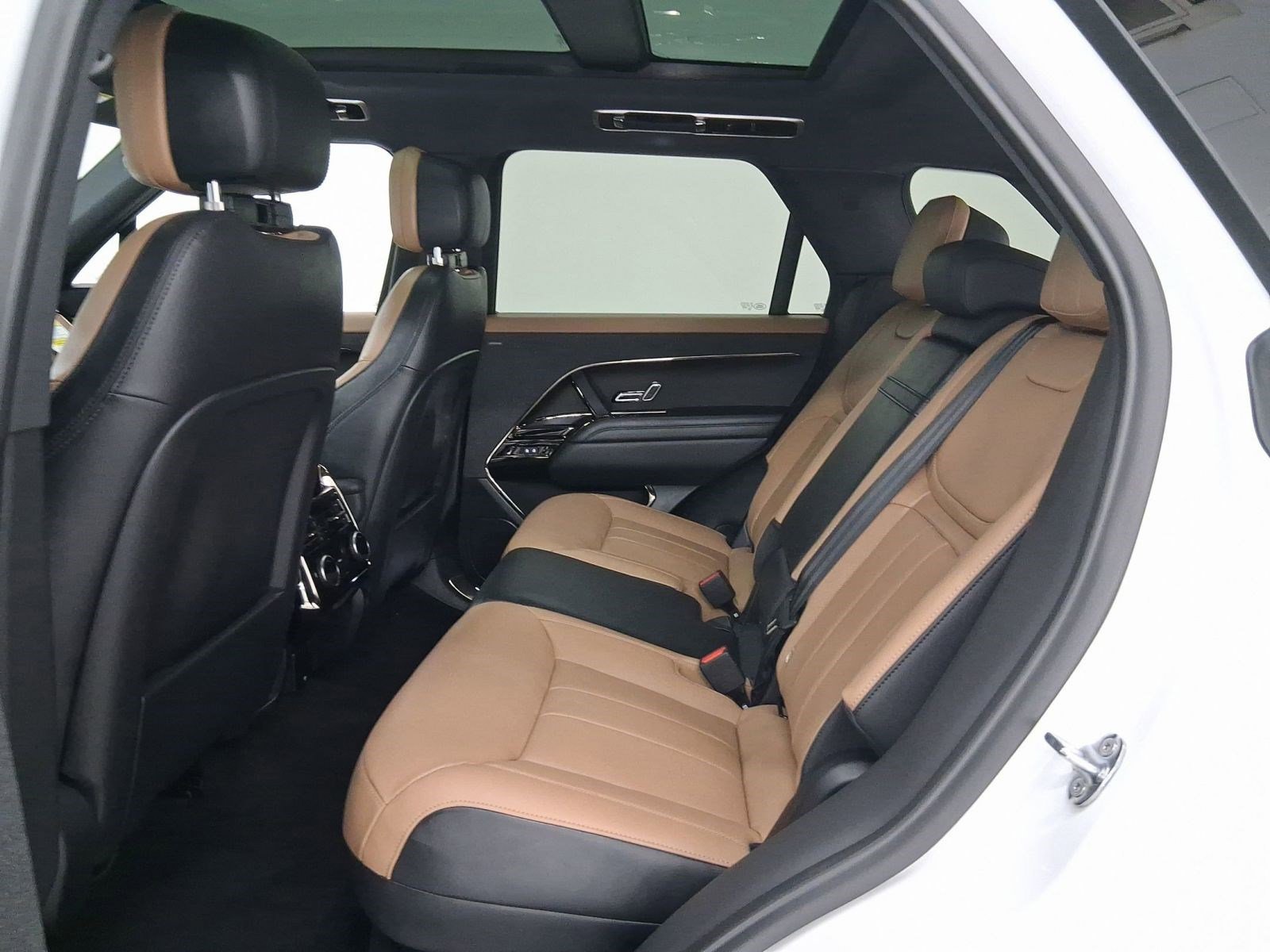 New 2026 Land Rover Range Rover Sport Dynamic SE image 13