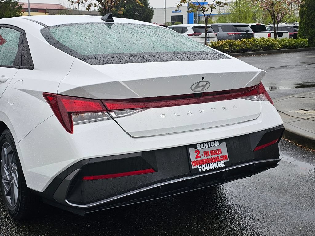 Used 2024 Hyundai Elantra SEL FWD image 9