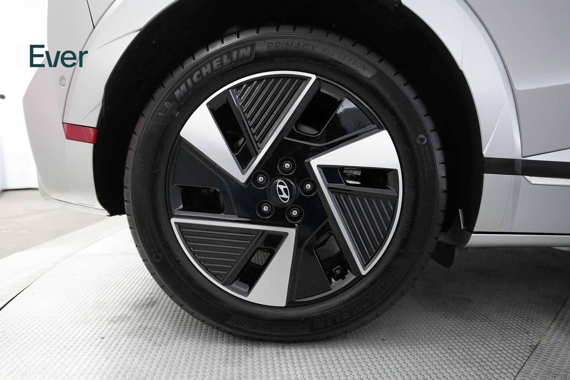 Used 2025 Hyundai Ioniq 5 Limited image 17