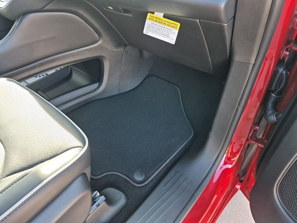 New 2025 Chrysler Pacifica Limited w/ Trailer Tow Group FWD image 29