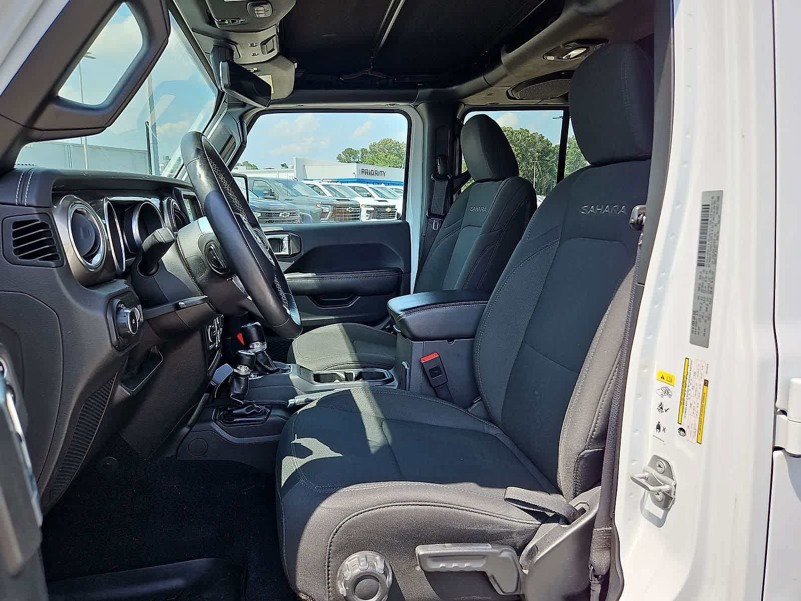 Used 2018 Jeep Wrangler Unlimited Sahara AWD/4WD image 25
