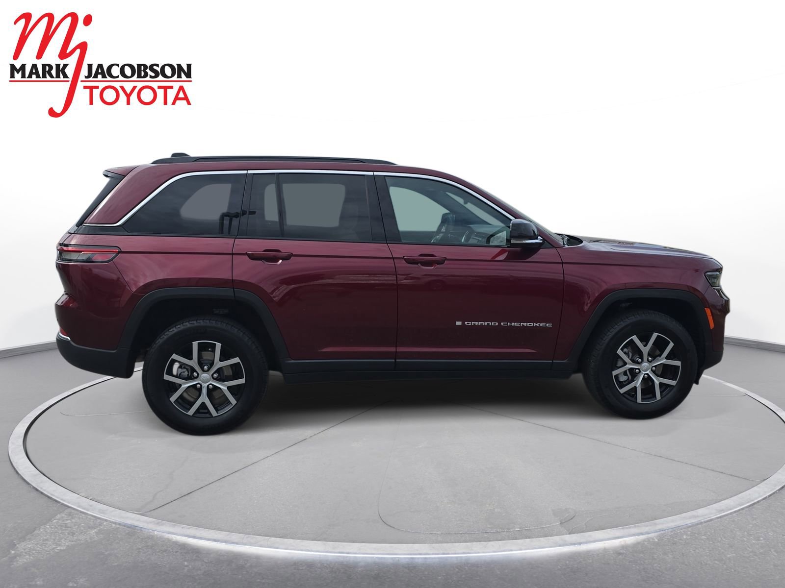 Used 2025 Jeep Grand Cherokee Limited RWD image 4