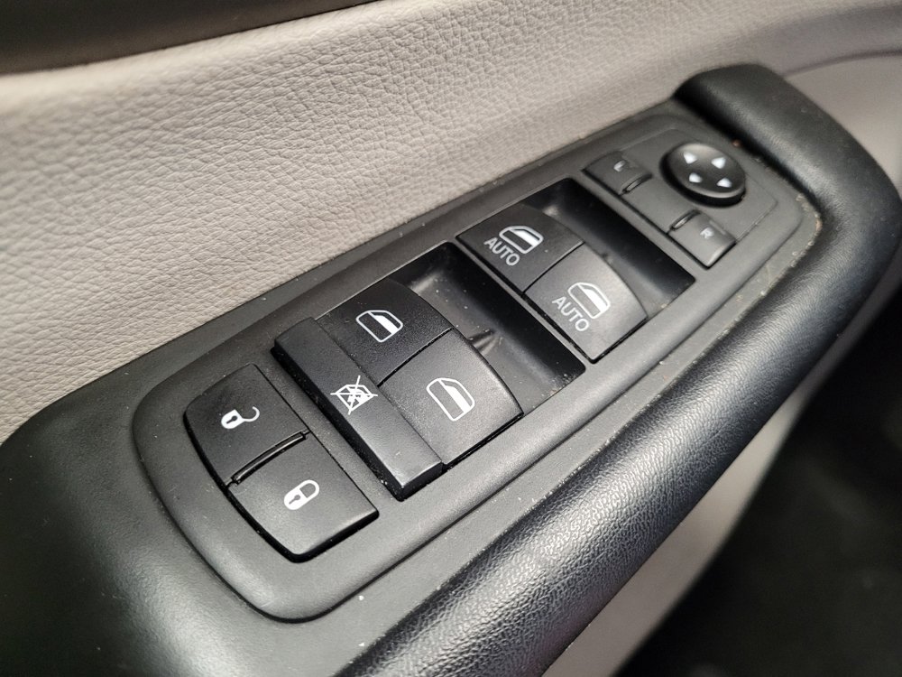 Used 2021 Chrysler Voyager Lxi FWD image 27