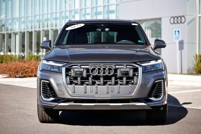 Used 2025 Audi Q7 3.0T Premium w/ Convenience Package image 14