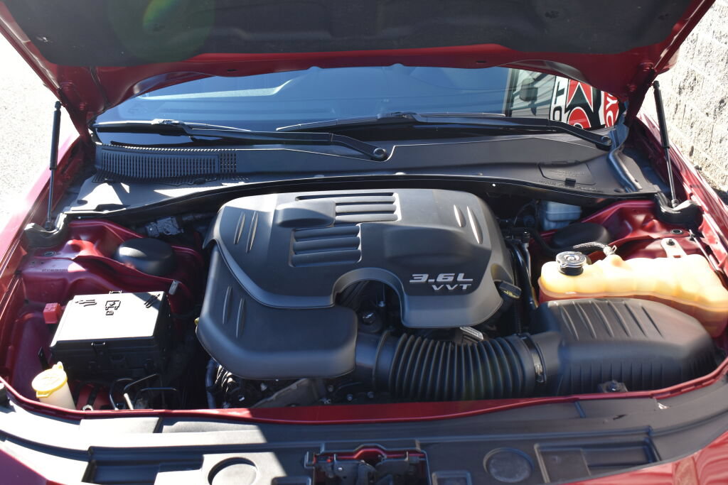 Used 2013 Chrysler 300 S RWD image 27