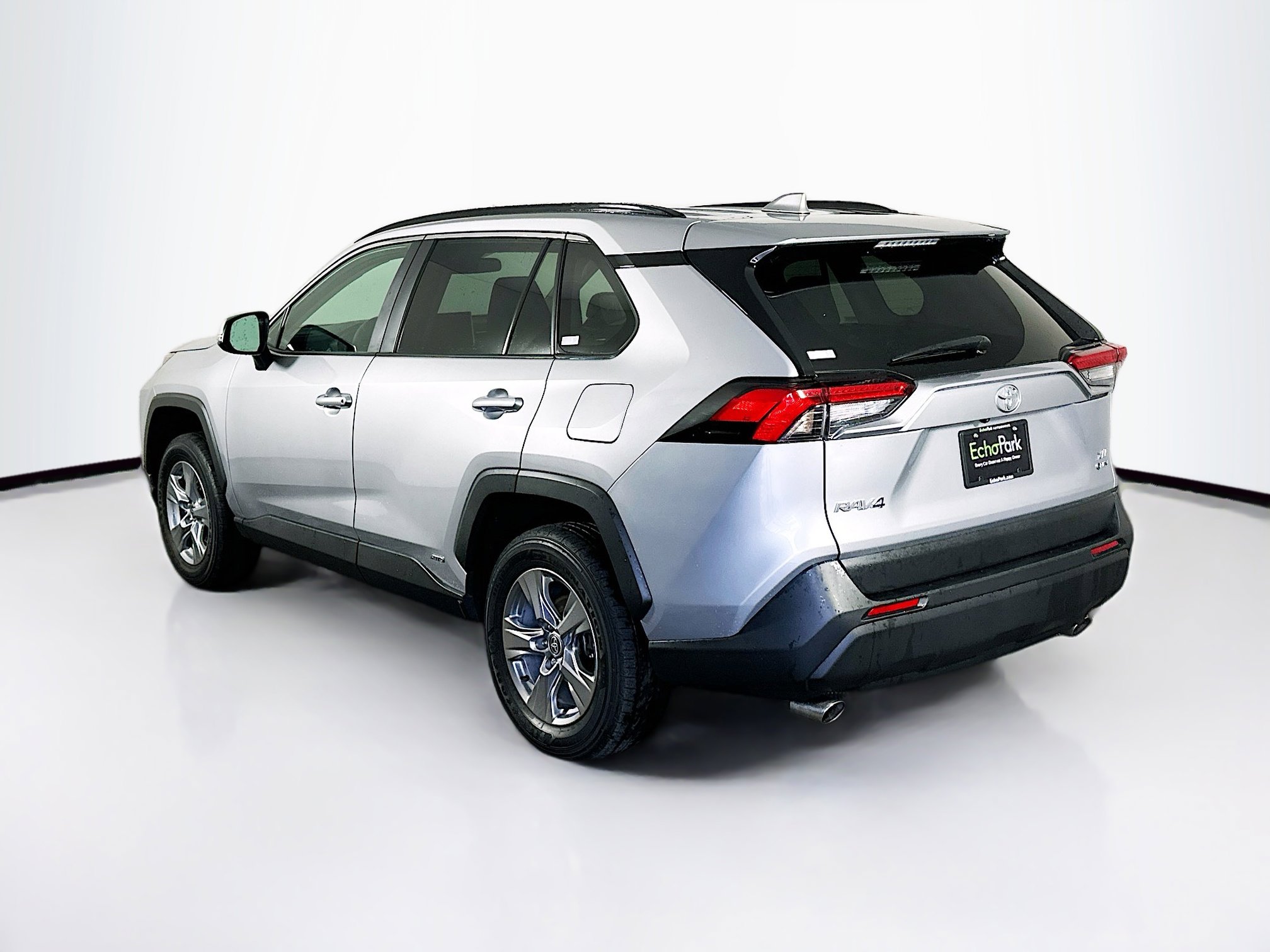 Used 2025 Toyota RAV4 XLE AWD/4WD image 5