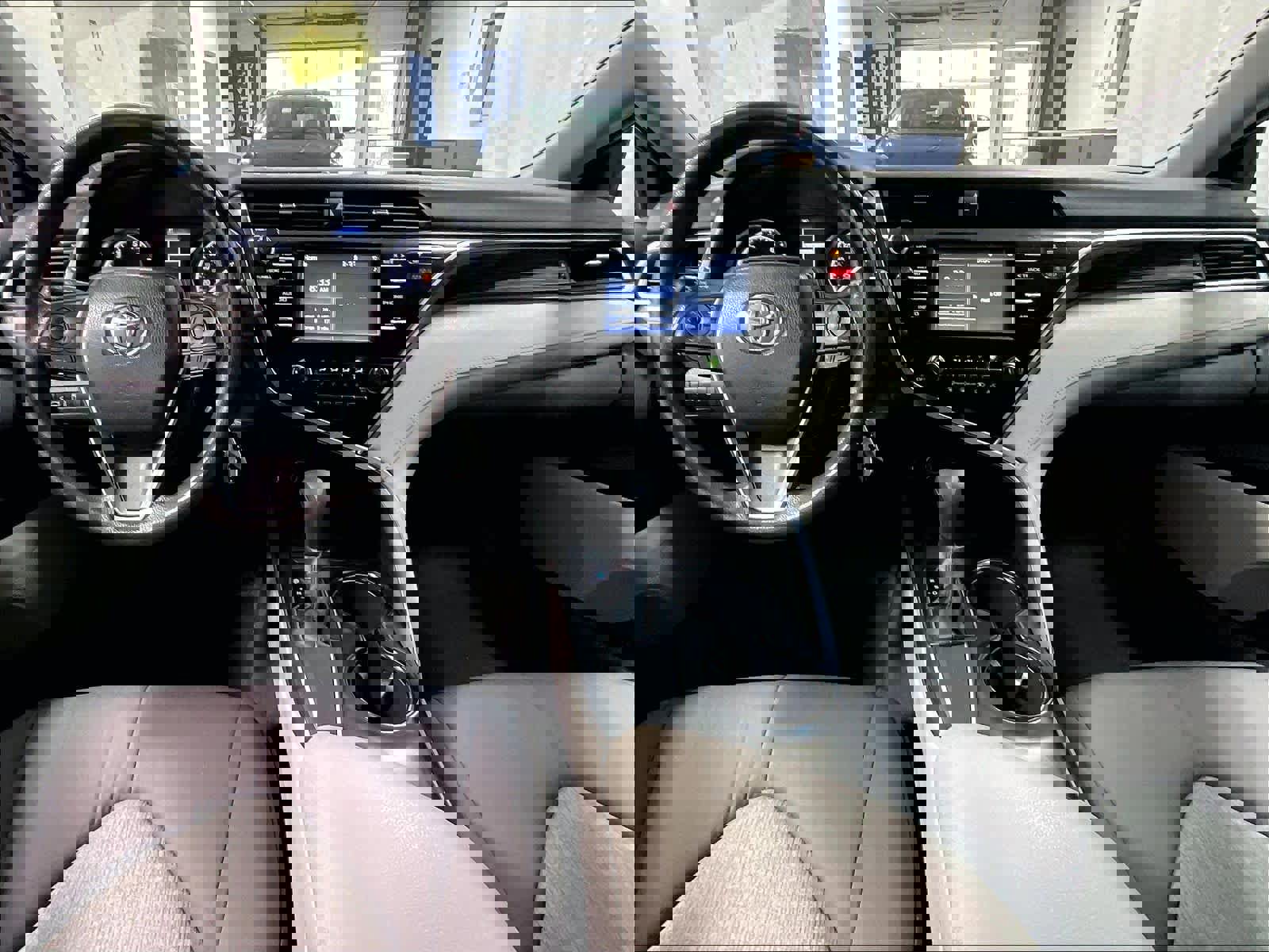 Used 2018 Toyota Camry LE image 21