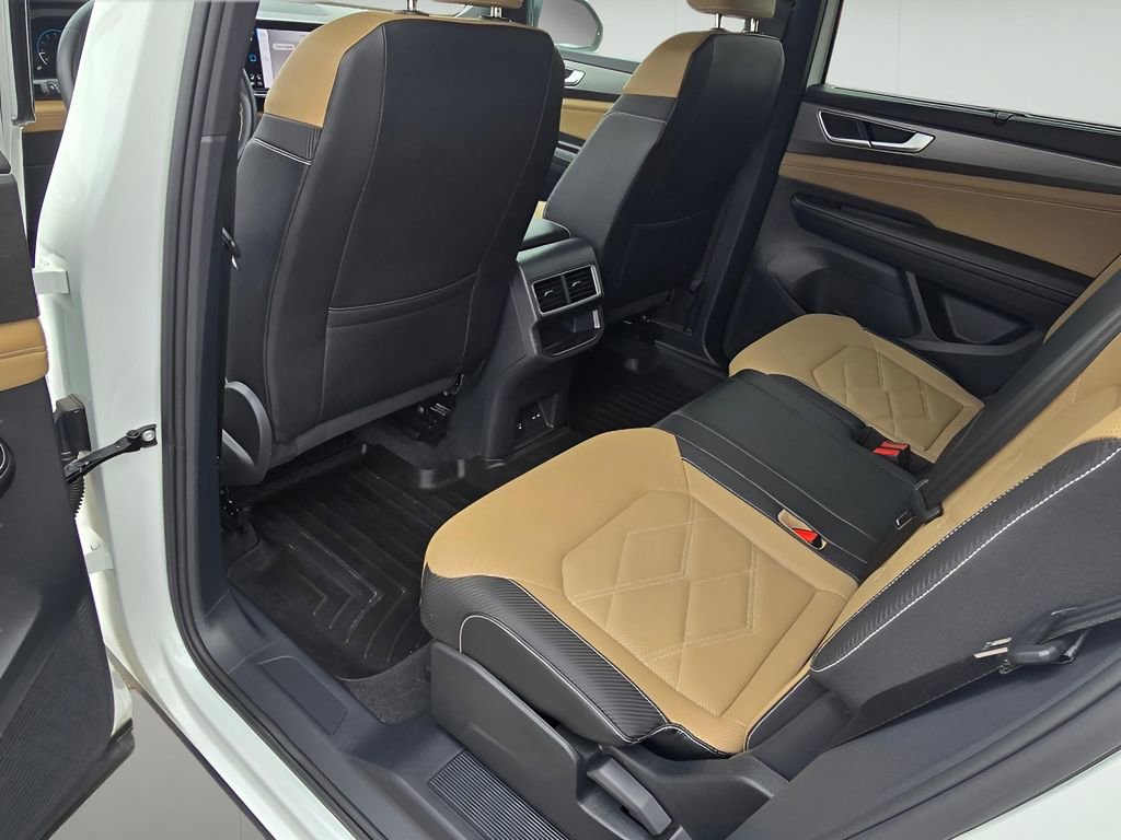 Used 2024 Volkswagen Atlas Cross Sport SE image 28