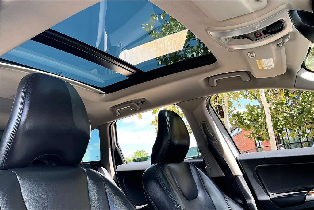 Used 2017 Volvo XC60 T5 Inscription w/ Preferred Option Package FWD image 23