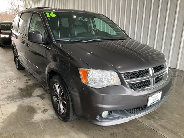 Used 2016 Dodge Grand Caravan SXT image 25