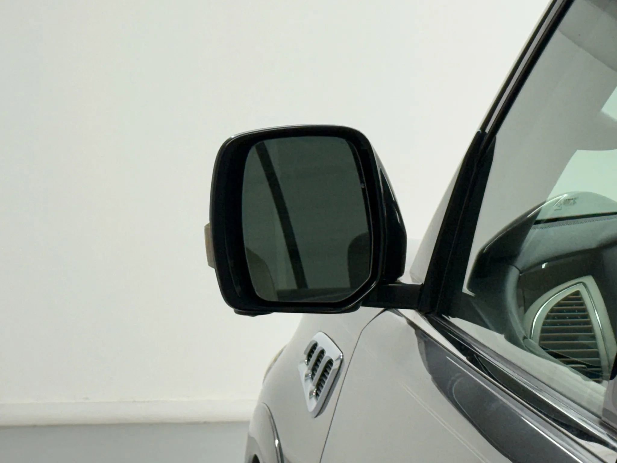 Used 2017 INFINITI QX80 2WD image 16