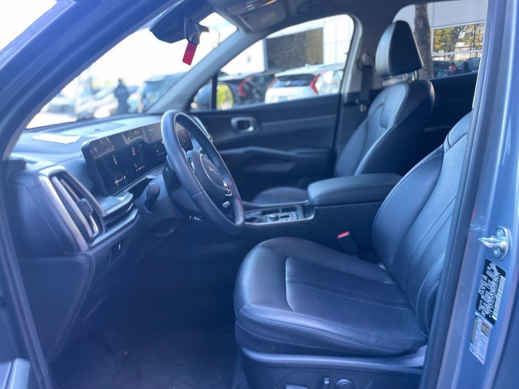 Used 2025 Kia Sorento S AWD/4WD image 19