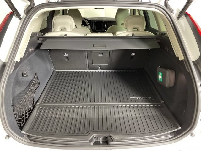 Certified 2025 Volvo XC60 T8 Core w/ Protection Package Premier AWD/4WD image 16