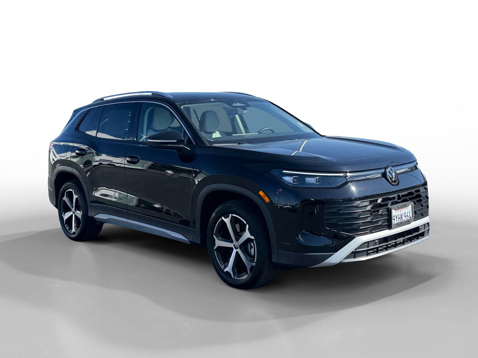 Certified 2025 Volkswagen Tiguan SE AWD/4WD image 7