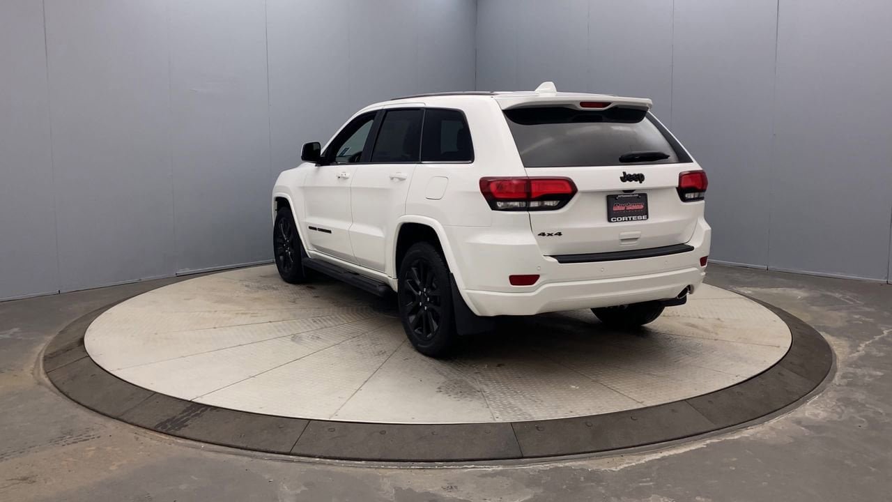 Used 2018 Jeep Grand Cherokee Altitude AWD/4WD image 3