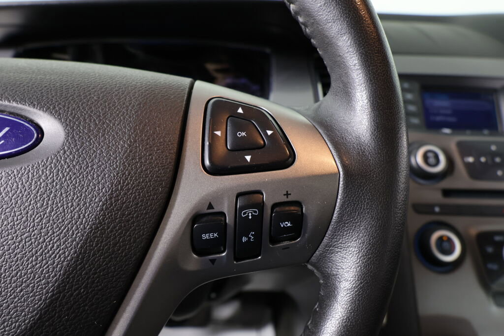 Used 2015 Ford Taurus SEL image 33