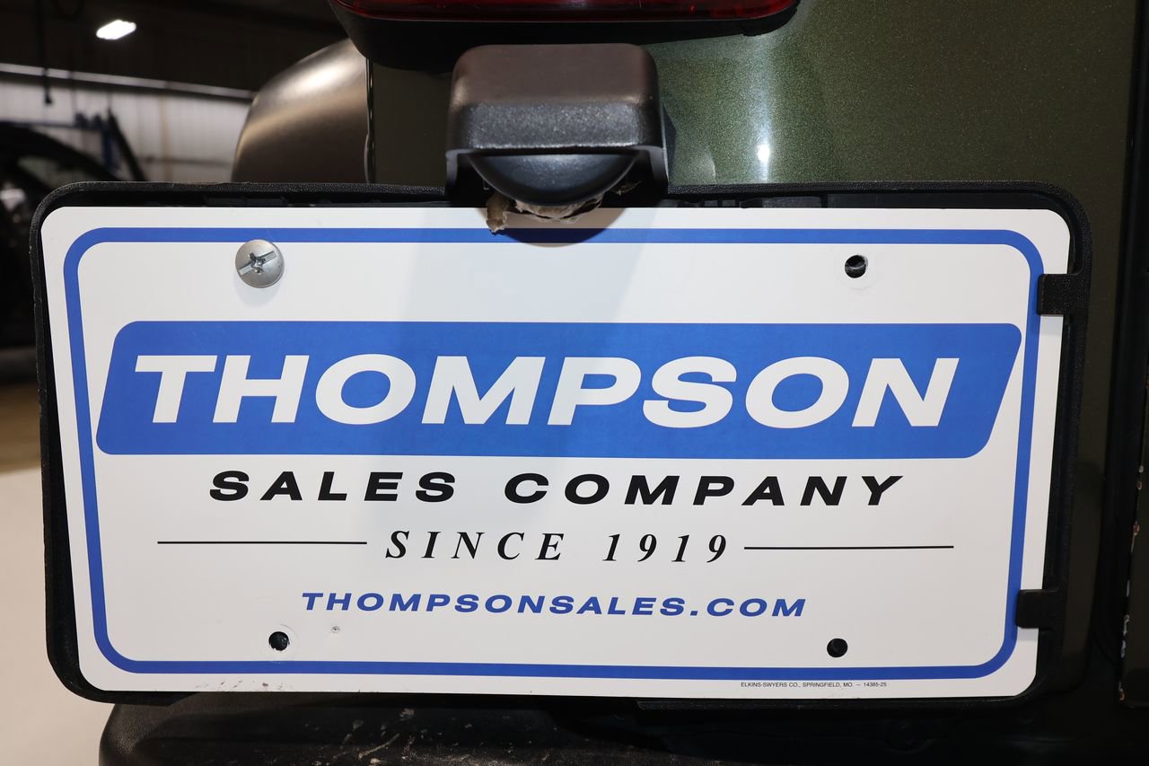 Used 2007 Jeep Wrangler Unlimited Sahara w/ Dual Top Group image 22