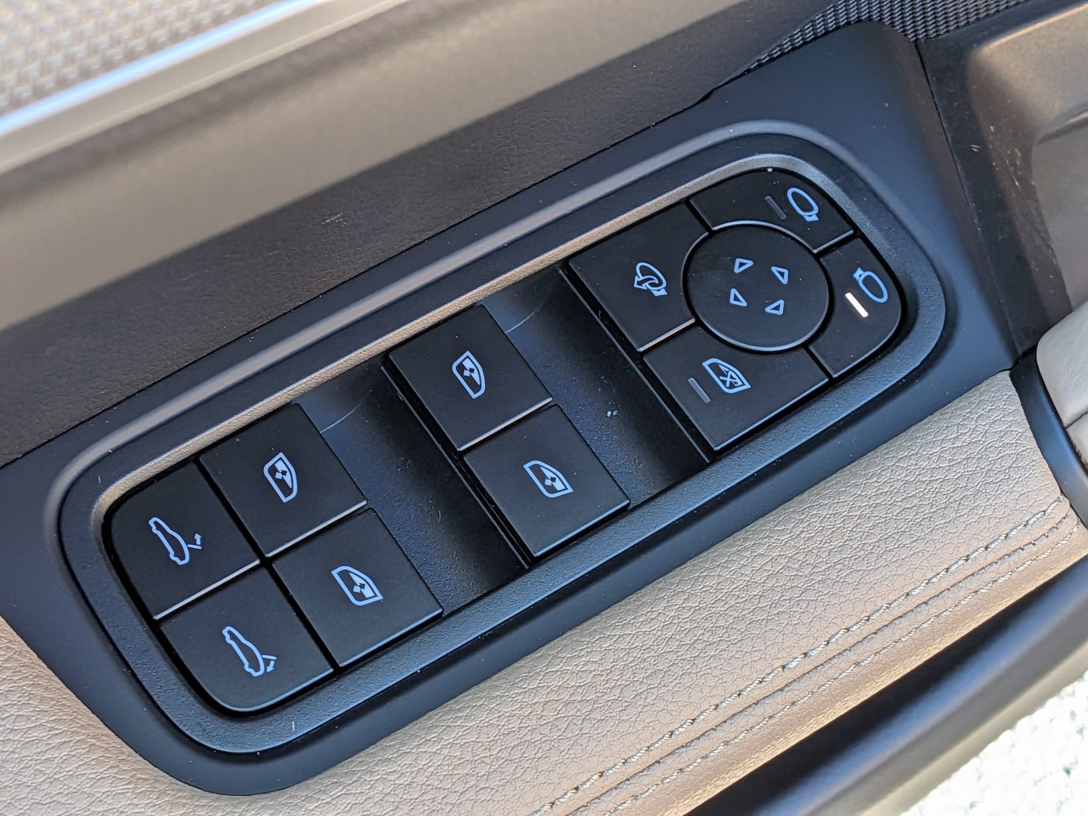 New 2026 Porsche Cayenne Coupe AWD/4WD image 25