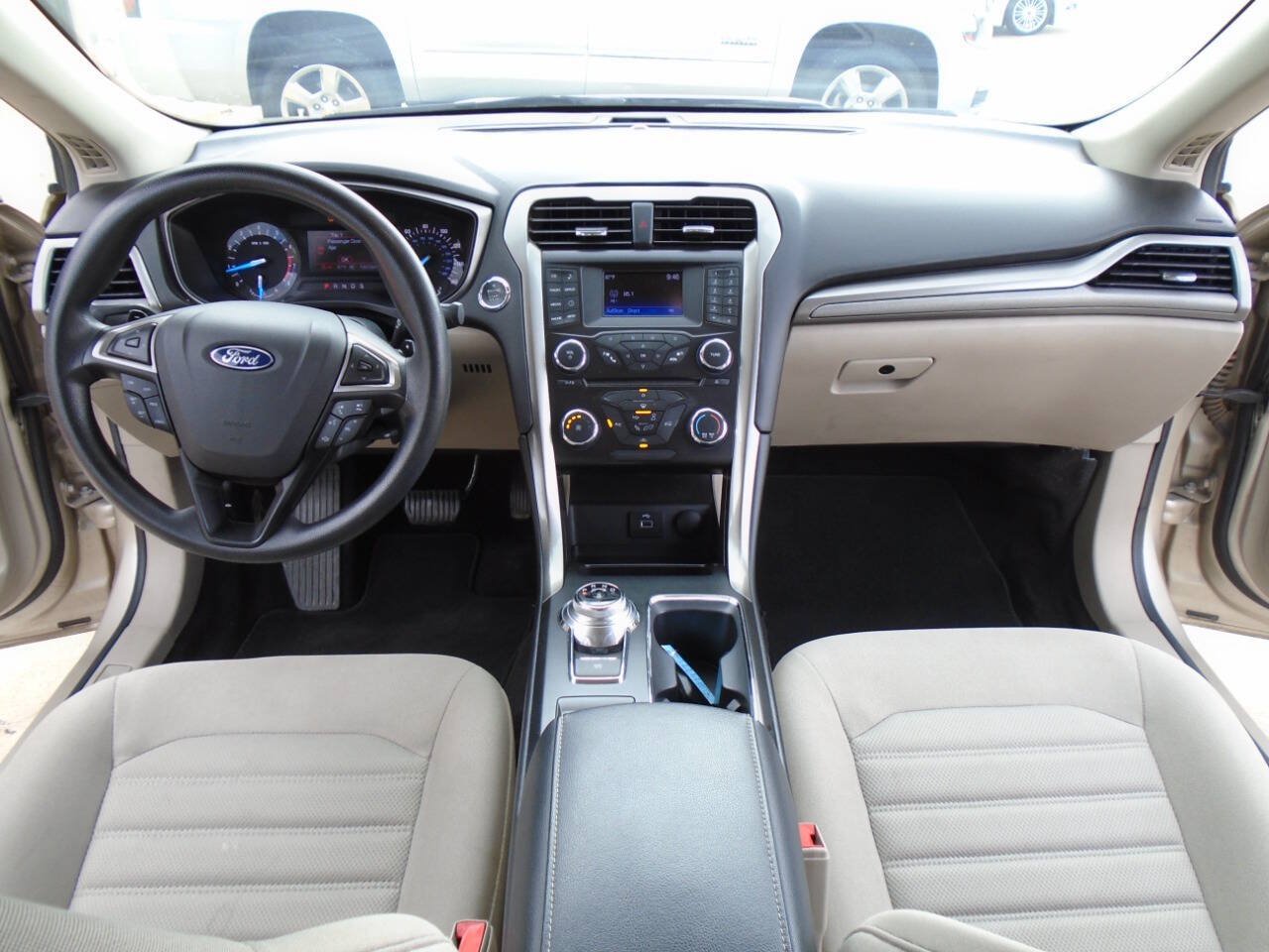 Used 2017 Ford Fusion SE FWD image 13