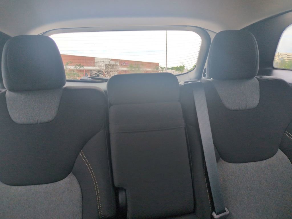 Used 2017 Jeep Cherokee Sport FWD image 32