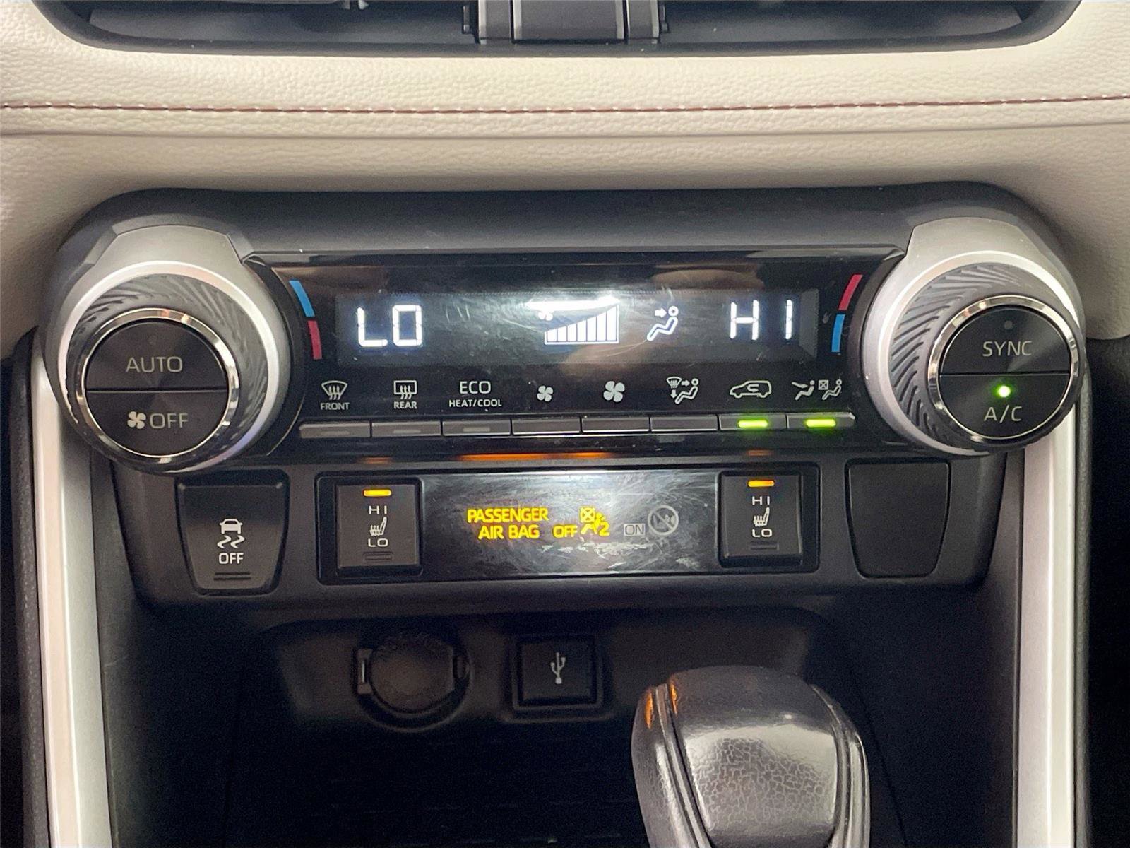 Used 2020 Toyota RAV4 XLE w/ Convenience Package AWD/4WD image 9