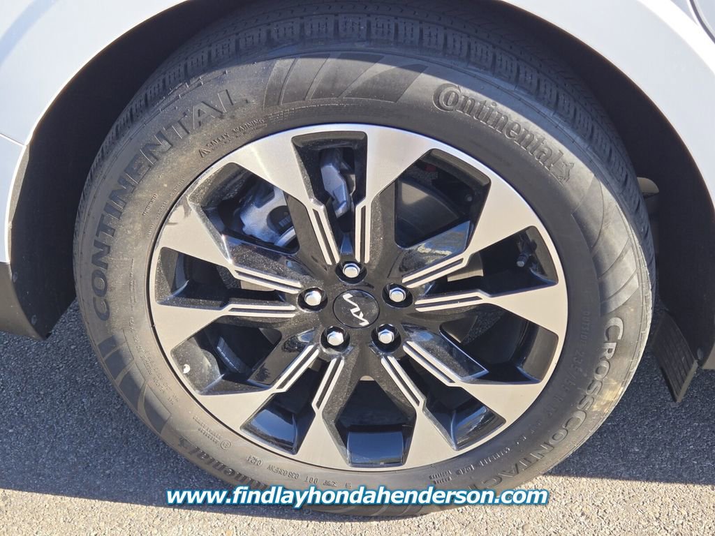 Used 2024 Kia Carnival EX FWD image 11