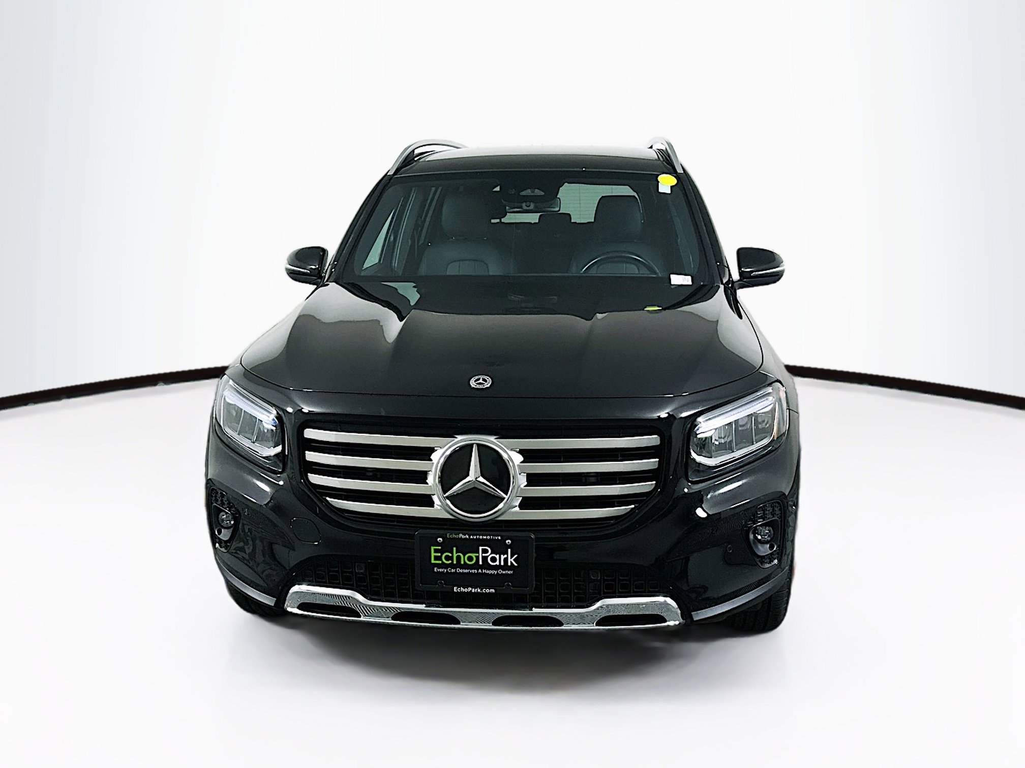 Used 2025 Mercedes-Benz GLB 250 4MATIC image 2