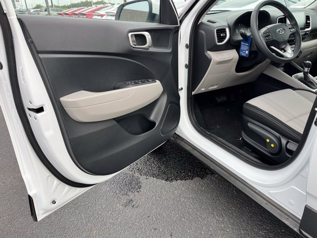 New 2026 Hyundai Venue SEL FWD image 14