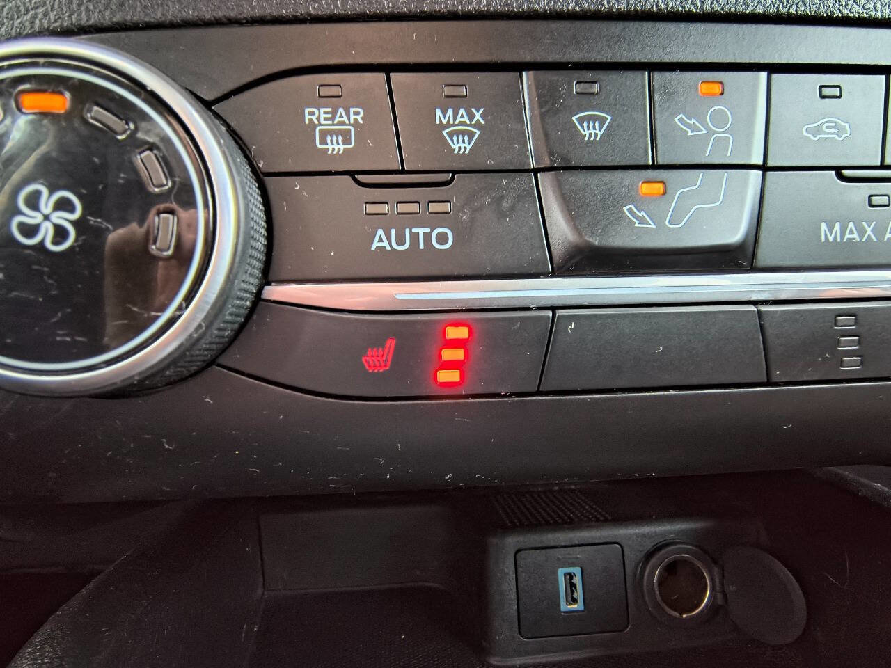 Used 2020 Ford Escape SE image 15