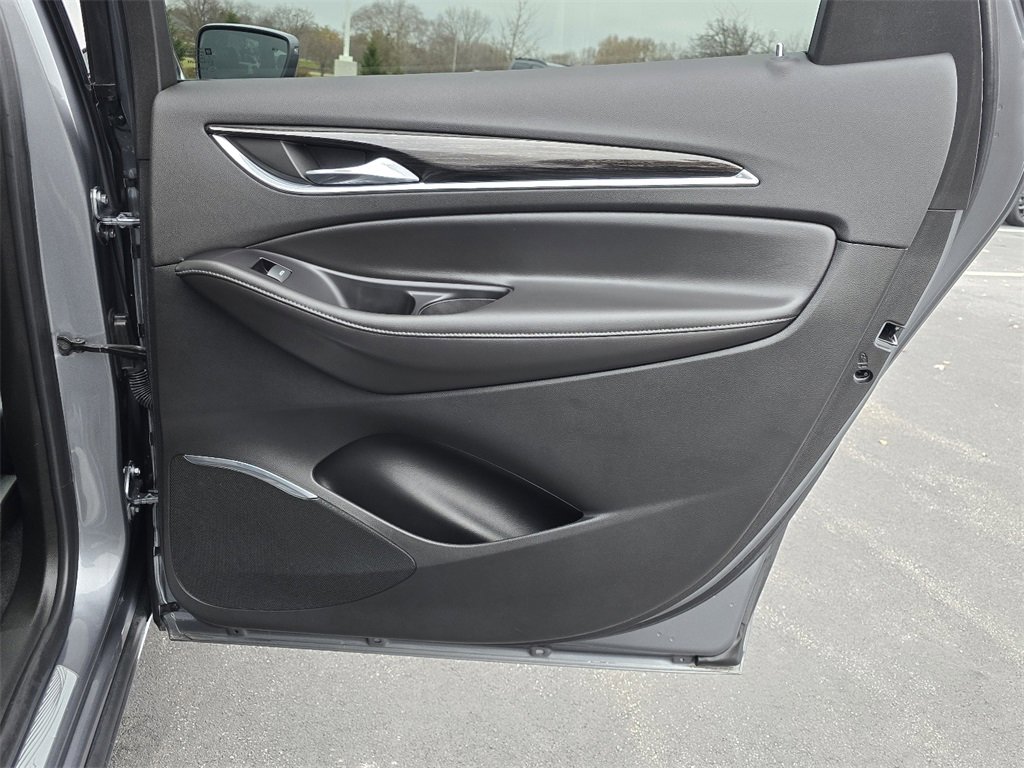 Used 2020 Buick Enclave Avenir w/ Avenir Technology Package image 33