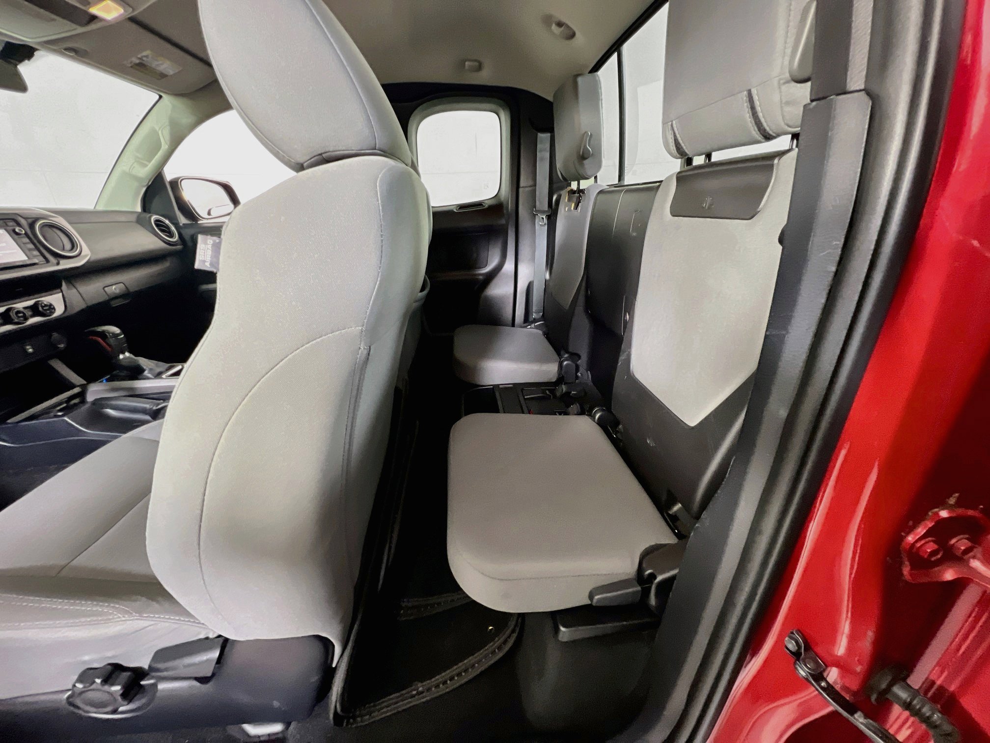 Used 2018 Toyota Tacoma SR5 AWD/4WD image 21