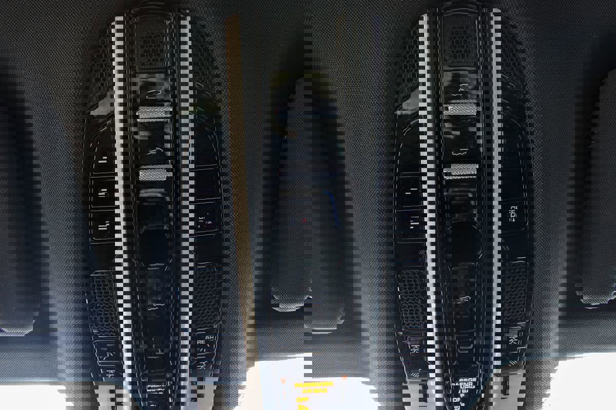 Used 2018 Porsche Panamera 4S image 43