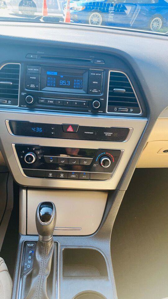 Used 2015 Hyundai Sonata SE image 29