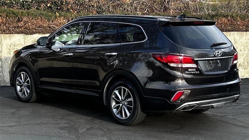 Used 2017 Hyundai Santa Fe SE AWD/4WD image 3