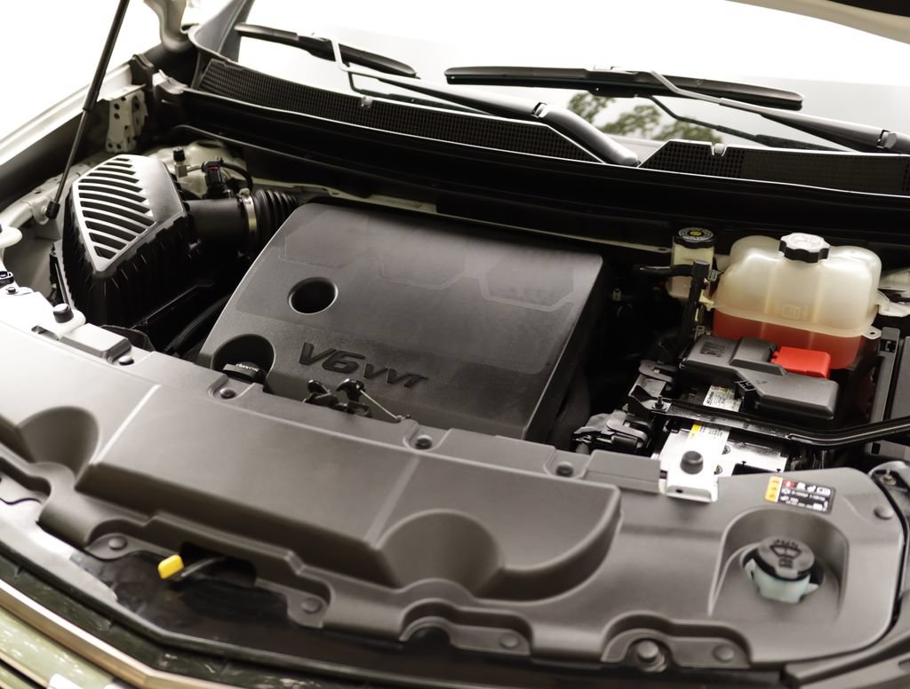 Used 2023 Chevrolet Traverse High Country w/ LPO, Floor Liner Package AWD/4WD image 38