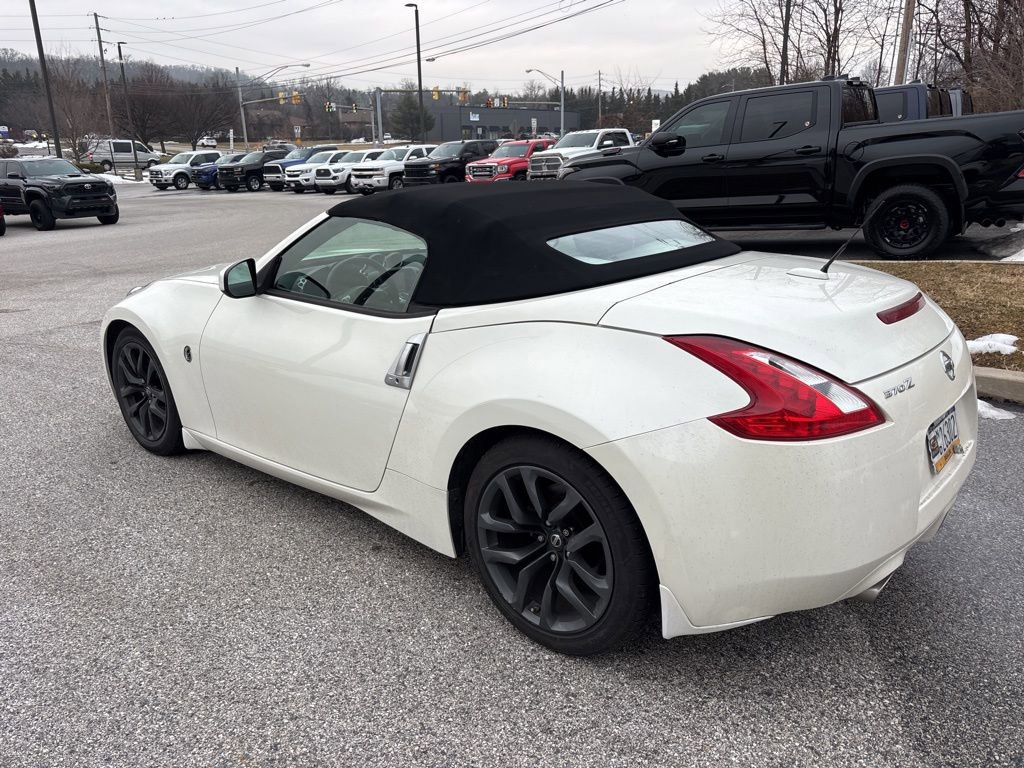 Used 2016 Nissan 370Z Touring image 4
