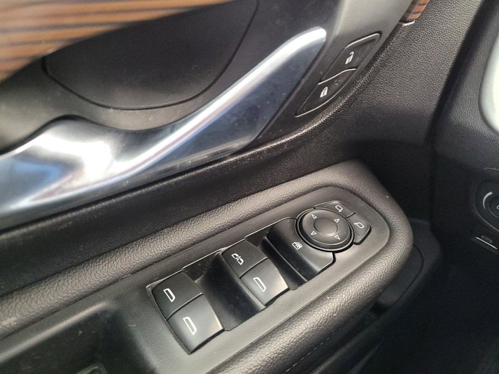 Used 2018 GMC Terrain SLE image 27