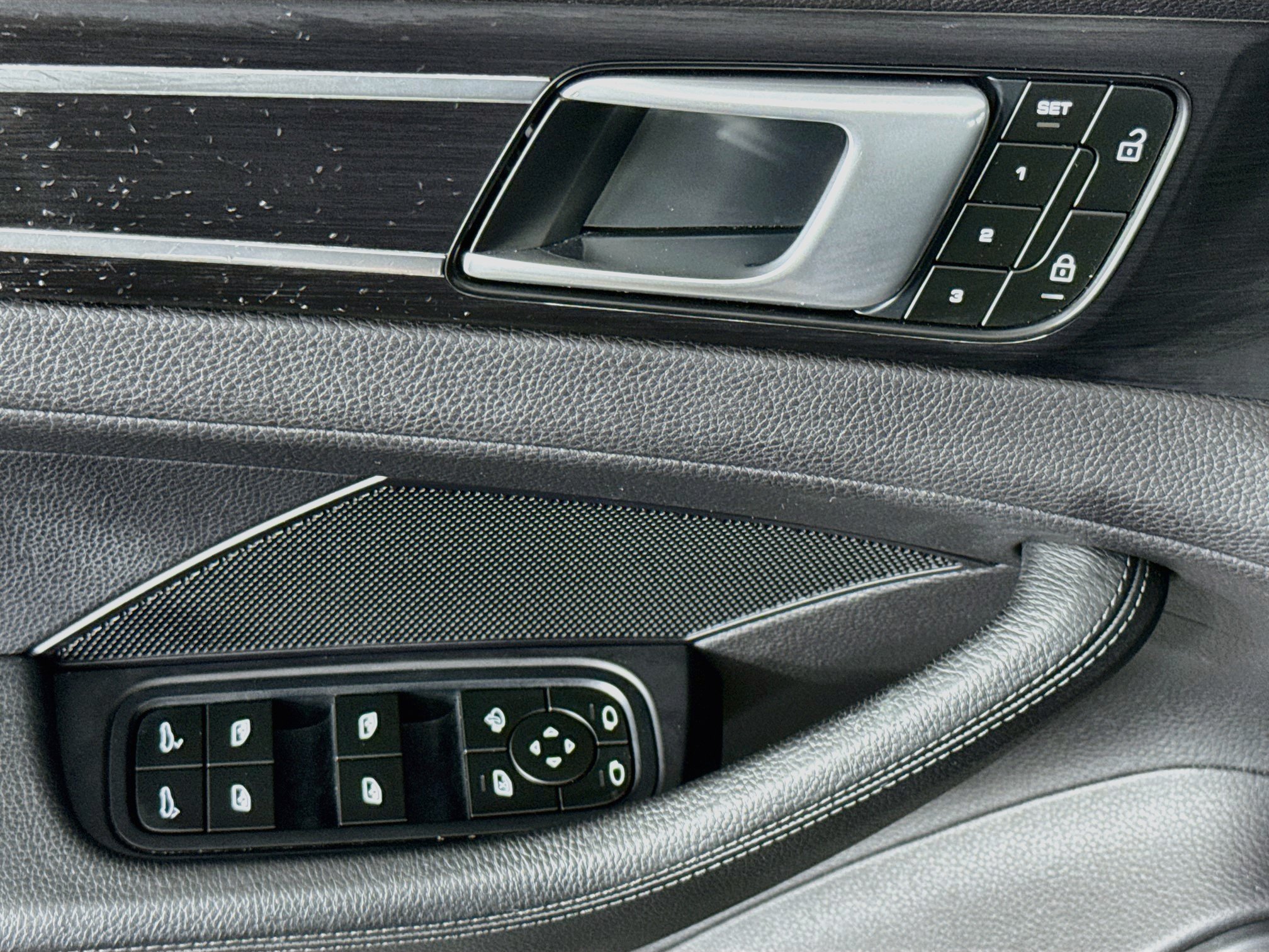 Used 2023 Porsche Panamera Platinum Edition w/ Sport Chrono Package RWD image 21