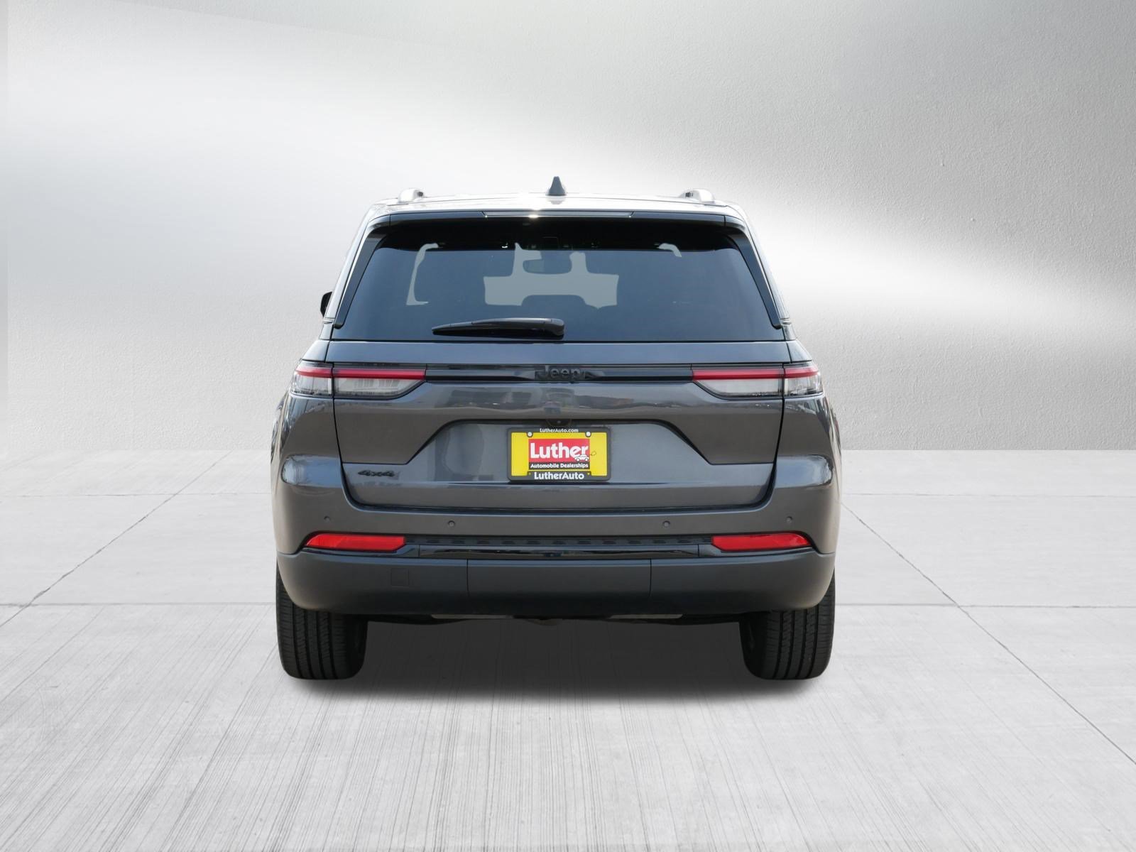 Used 2022 Jeep Grand Cherokee Altitude image 6