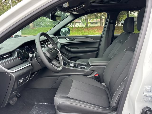 New 2027 Jeep Grand Cherokee Laredo X AWD/4WD image 2