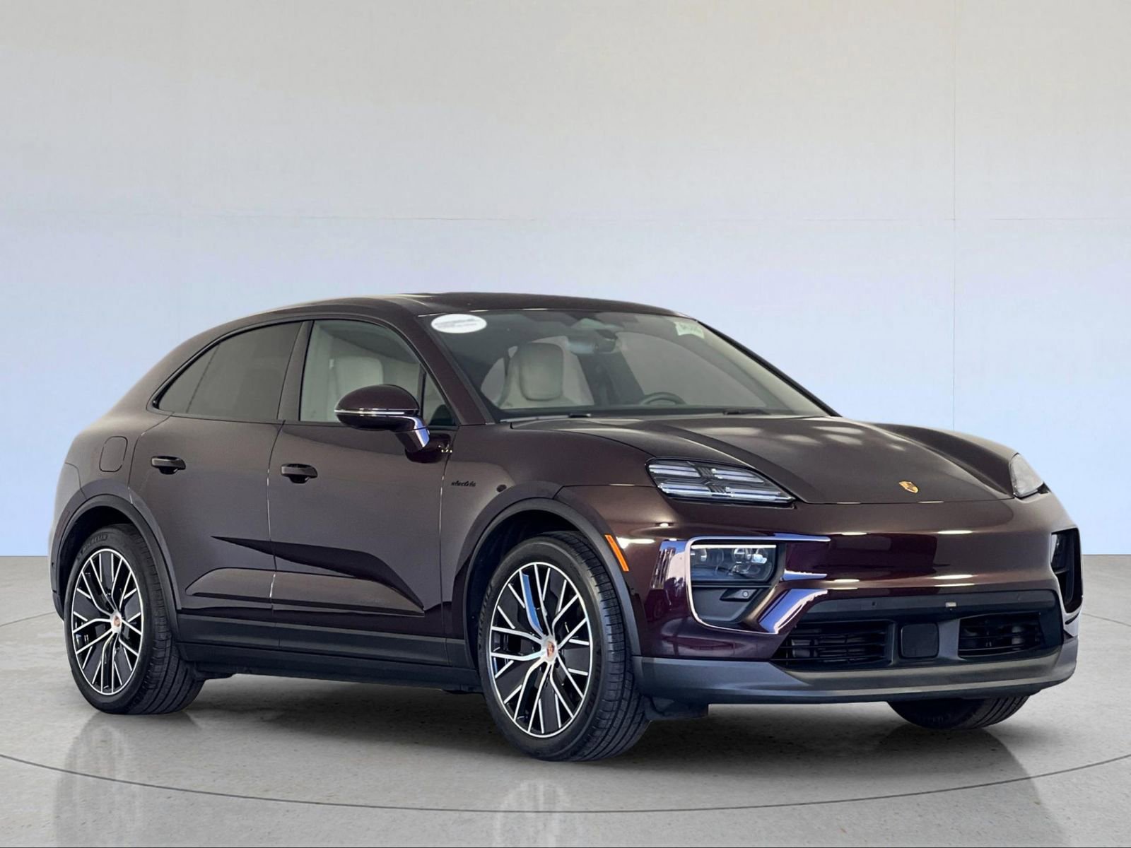Certified 2025 Porsche Macan Electric image 10