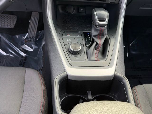 Used 2022 Toyota RAV4 SE w/ Weather & Moonroof Package AWD/4WD image 17