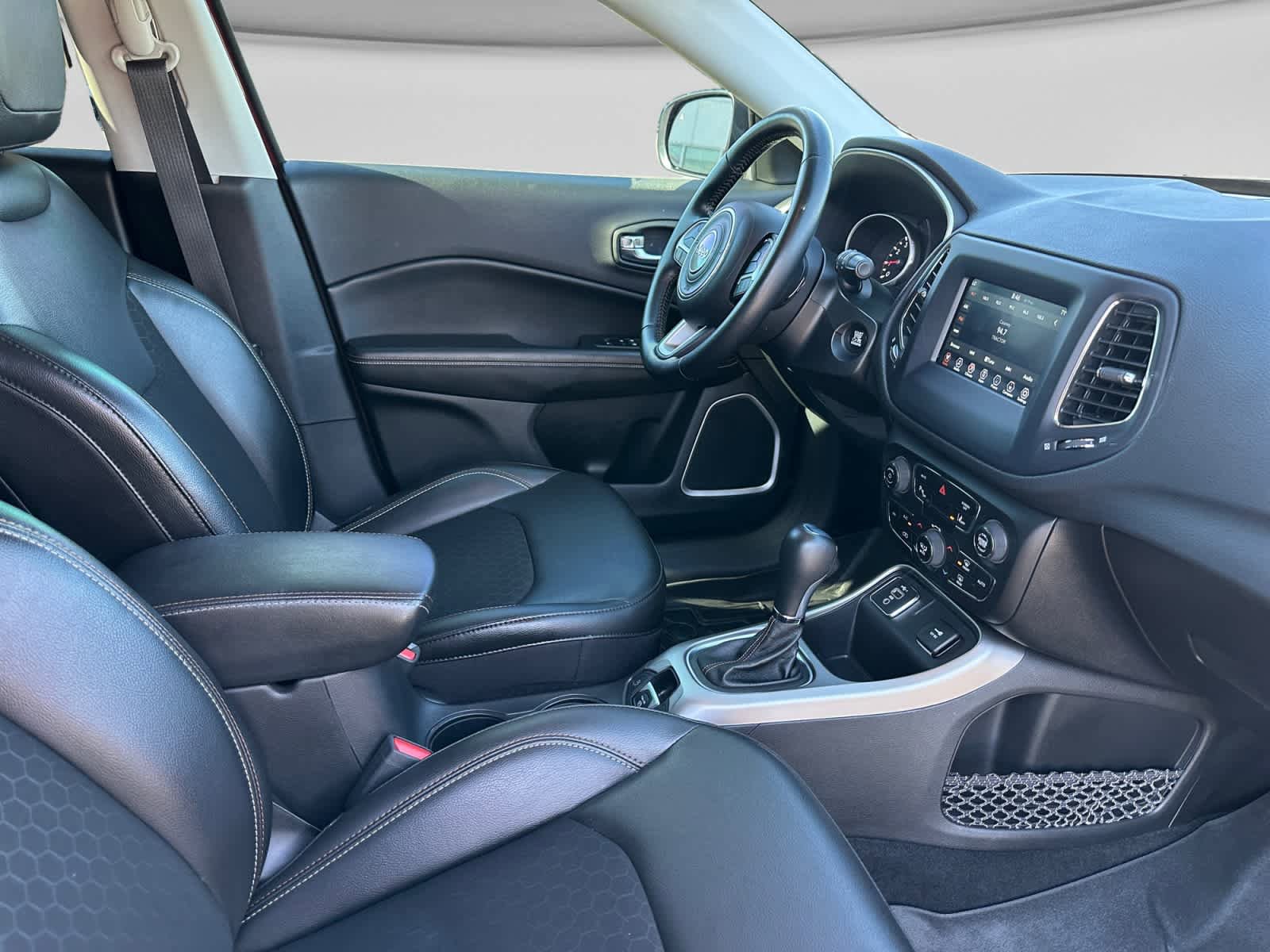 Used 2020 Jeep Compass Latitude FWD image 16