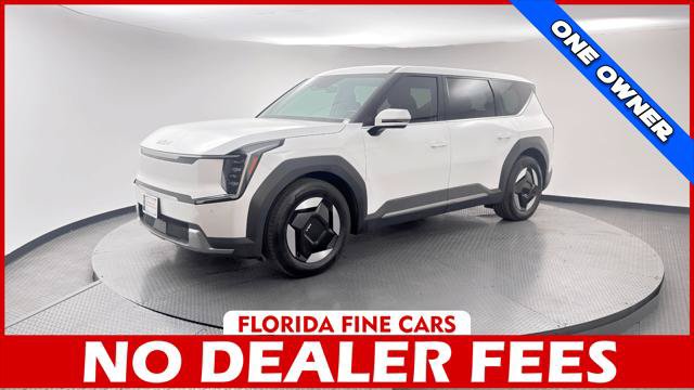 Used 2024 Kia EV9 Light Long Range RWD image 1