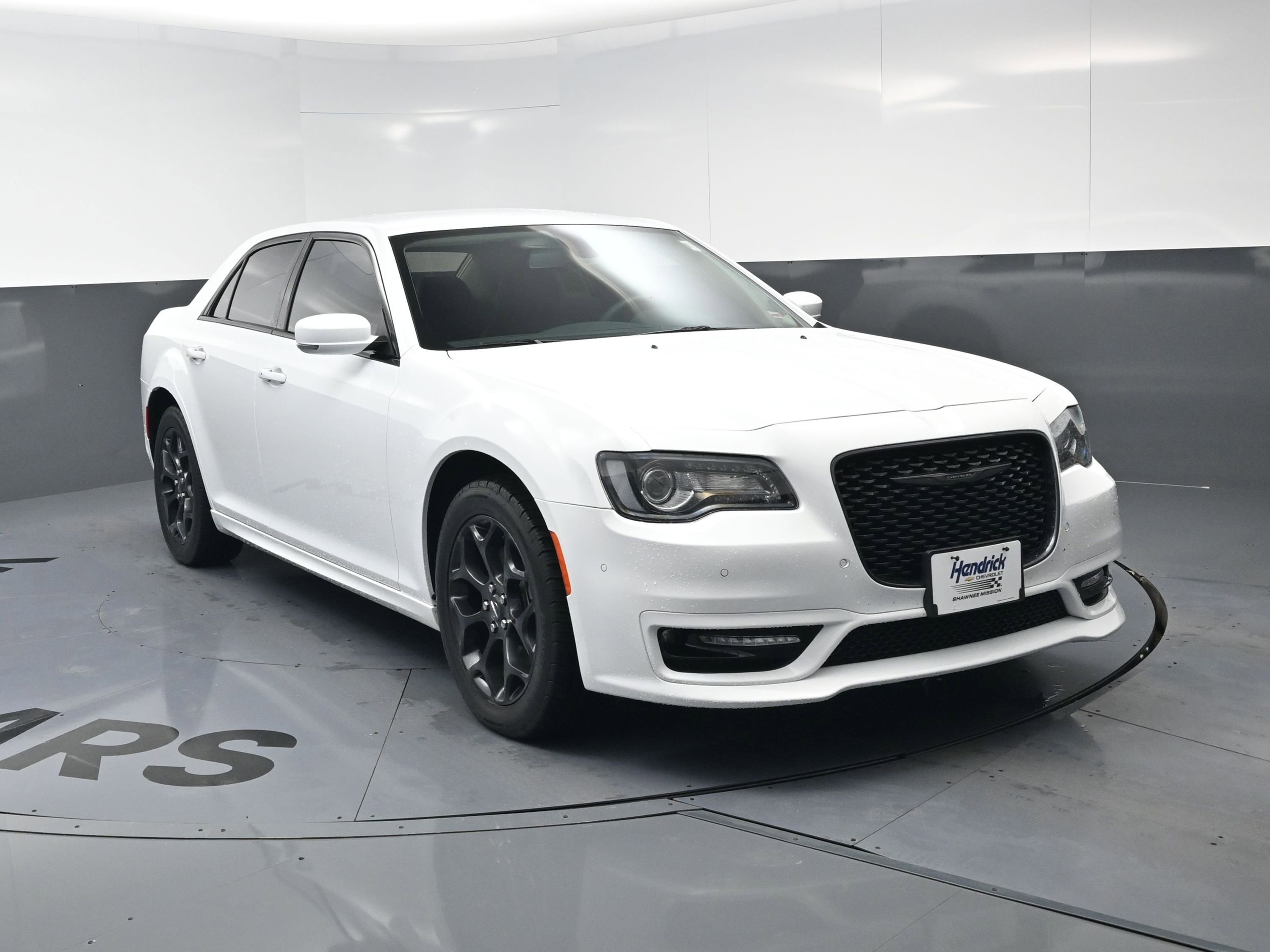 Used 2023 Chrysler 300 Touring L w/ Comfort Group image 3