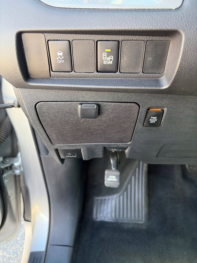 Used 2015 Toyota Sienna SE Premium FWD image 12