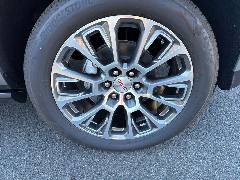 New 2026 GMC Yukon Denali w/ Denali Reserve Package AWD/4WD image 9