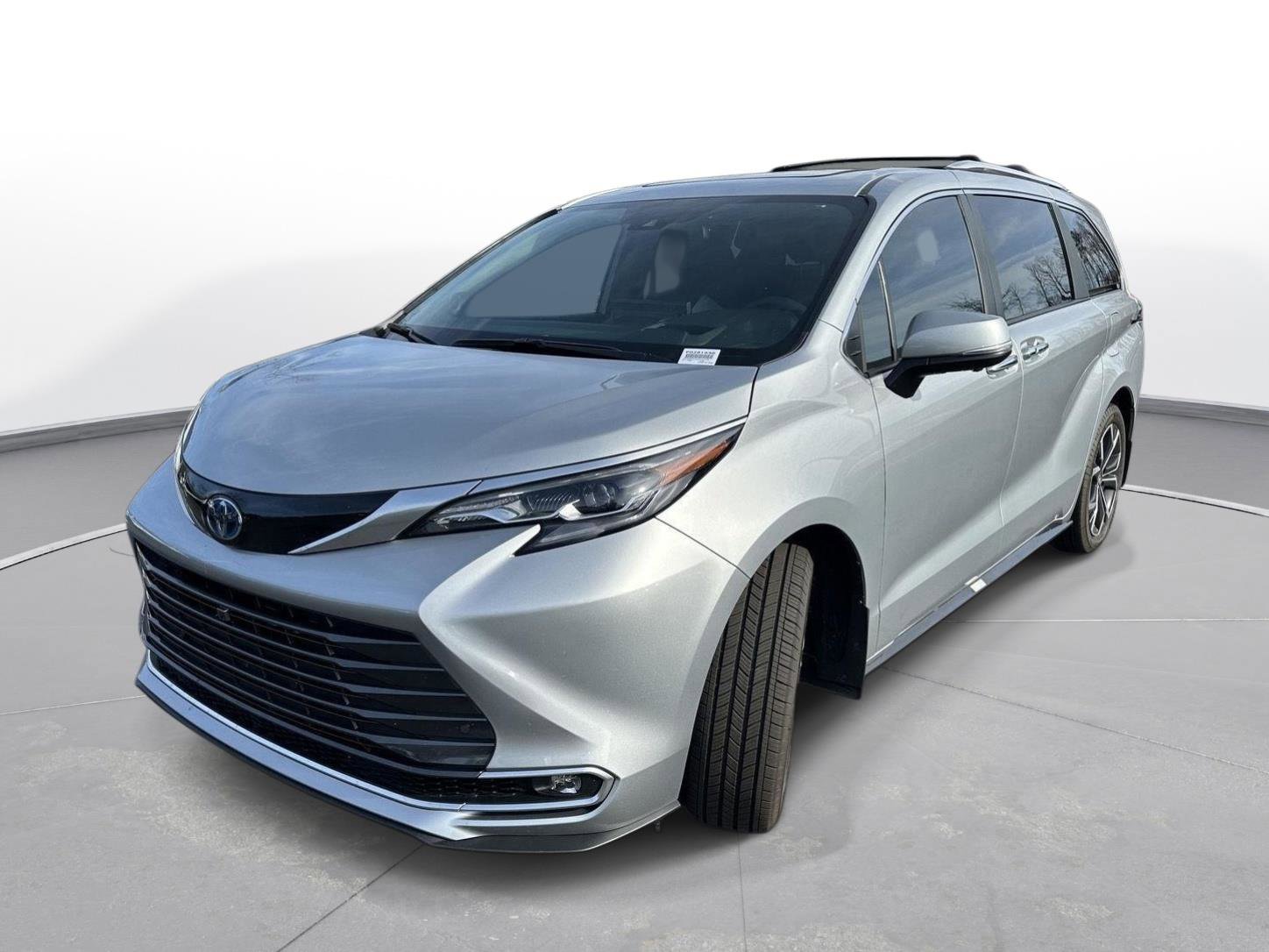 Certified 2025 Toyota Sienna Platinum image 2