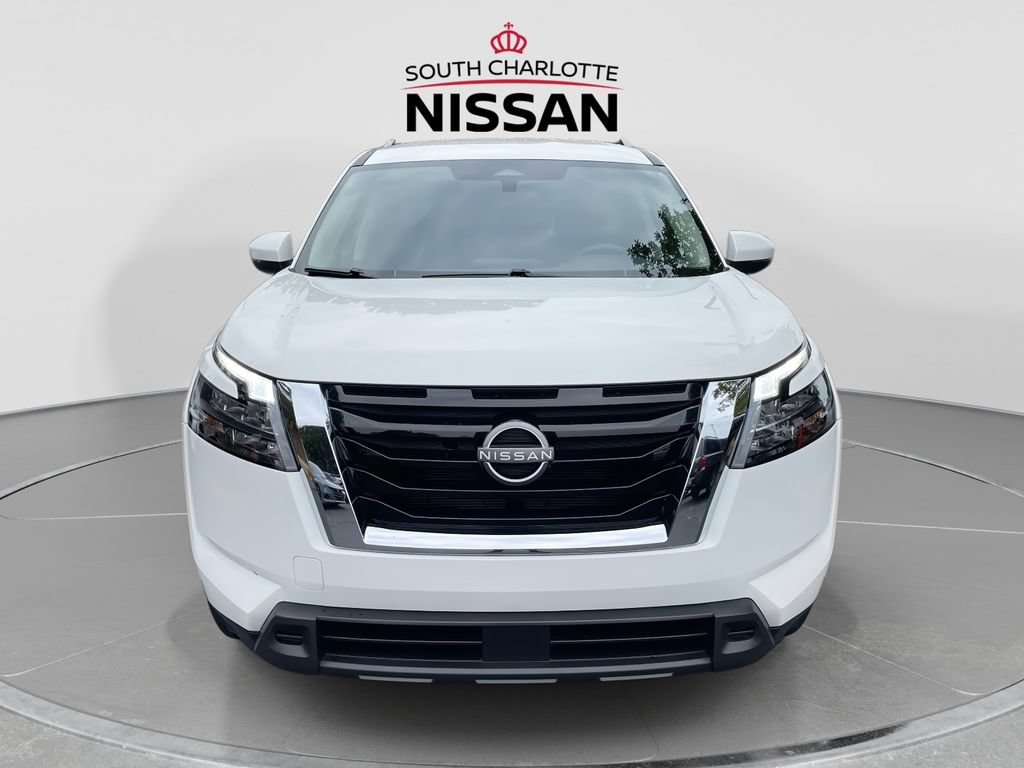 Used 2025 Nissan Pathfinder SV AWD/4WD image 3